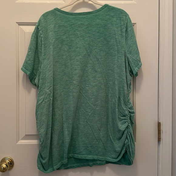 Lane Bryant Green Relaxed Short Sleeve Tee with ruched sides Size 22/24 - Picture 4 of 9